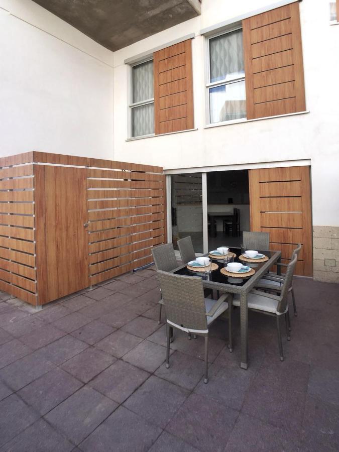 Sunny Duplex Martines *