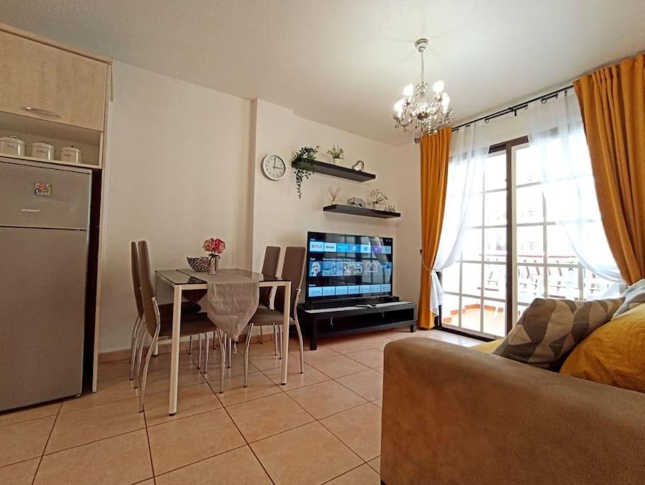 Diamantes Home, Cristianos, Heated Pool & Aircon *