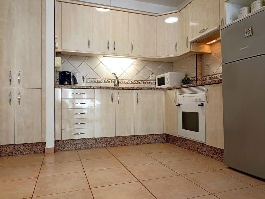 Diamantes Home, Cristianos, Heated Pool & Aircon *