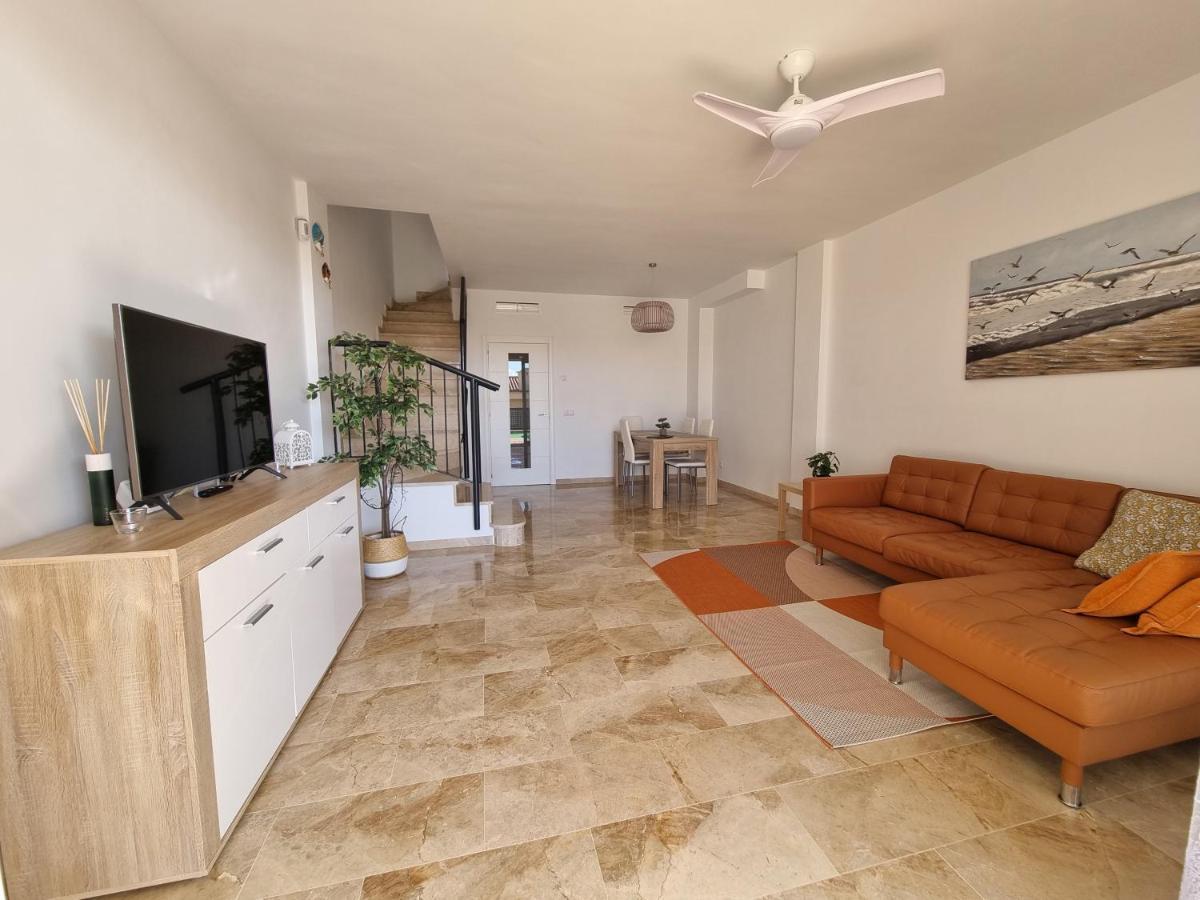 Lora Modern & New Townhouse 2 Bedroom Hébergement de vacances *