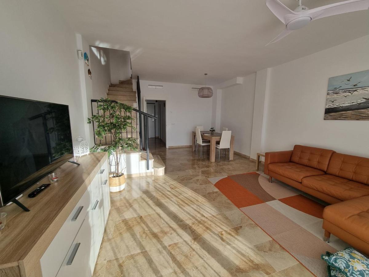 Lora Modern & New Townhouse 2 Bedroom Hébergement de vacances *