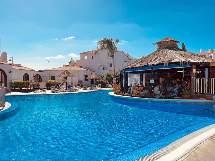 Elegant In Amarilla Golf - Fw 411 * San Miguel de Abona