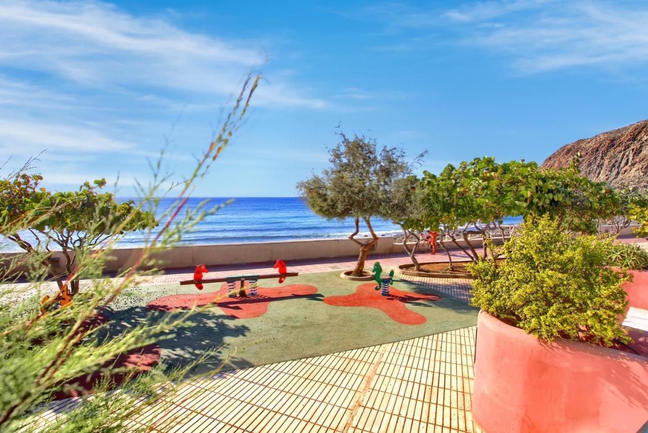 Bright Mocan, Garage,pool, Fiber, Padel Court Appartement *