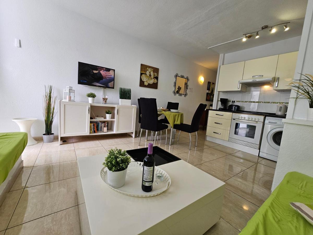 Casa Palmera 3 Only 150 Metres To The Beach, Heated Pool, Wifi, Sat-tv, Balcony Arona (Tenerife)