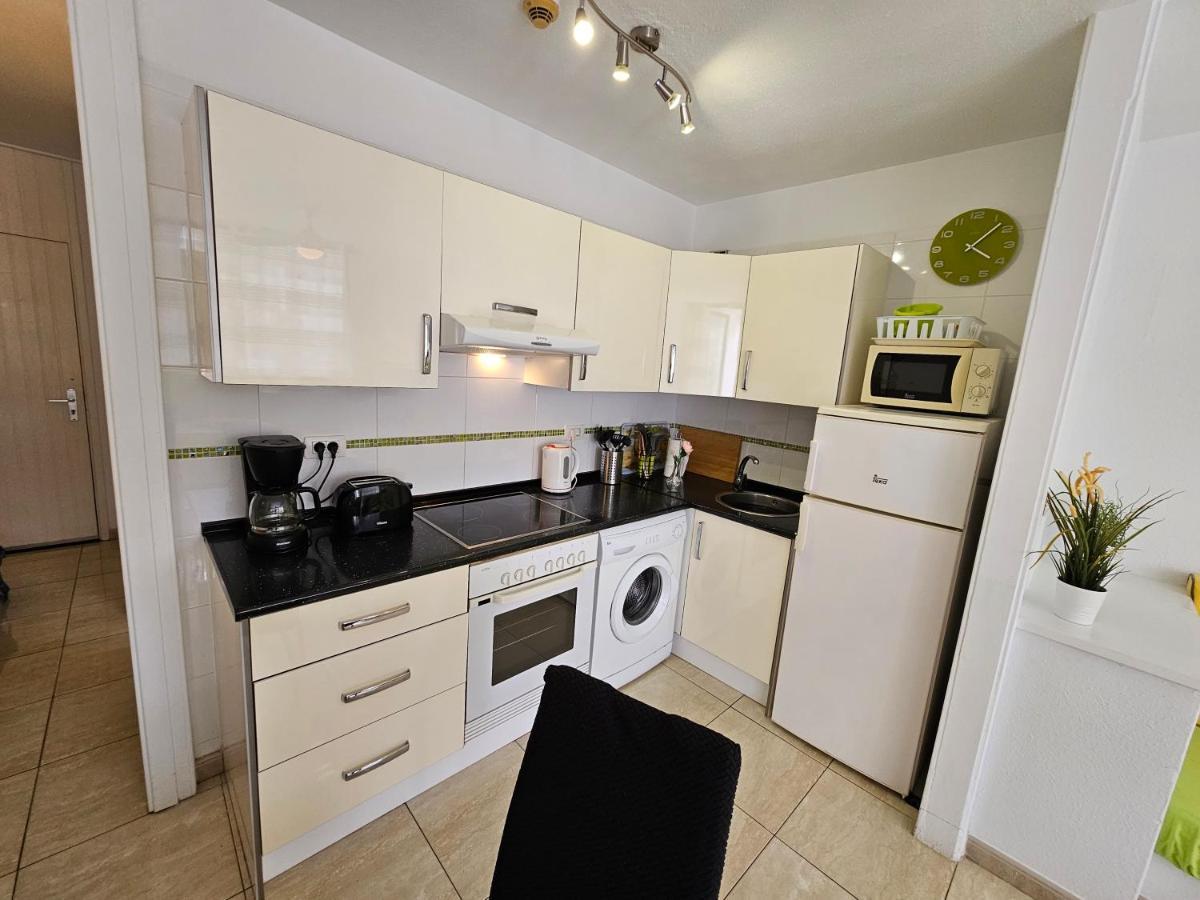 Casa Palmera 3 Only 150 Metres To The Beach, Heated Pool, Wifi, Sat-tv, Balcony Arona (Tenerife)