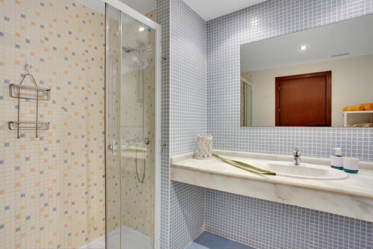 Bright Mocan, Garage,pool, Fiber, Padel Court Appartement
