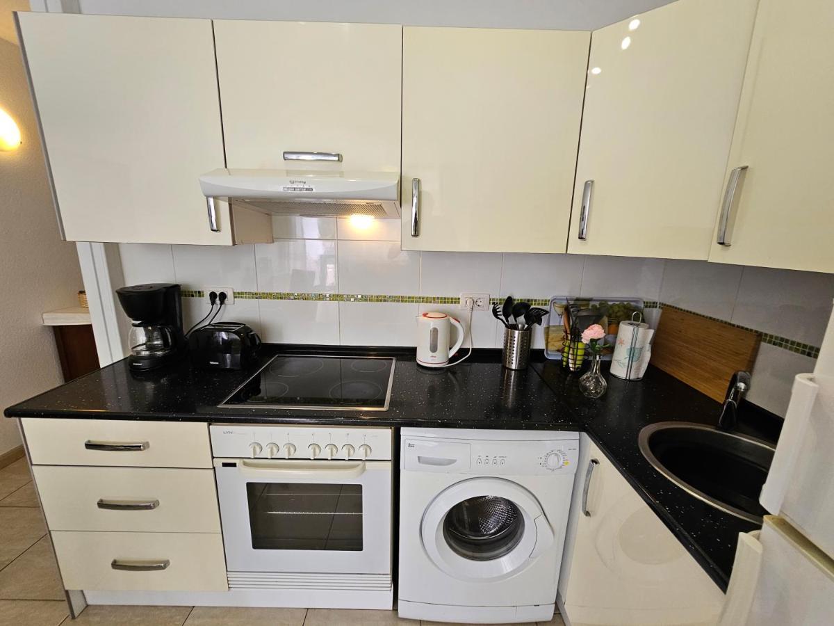 Casa Palmera 3 Only 150 Metres To The Beach, Heated Pool, Wifi, Sat-tv, Balcony Arona (Tenerife)