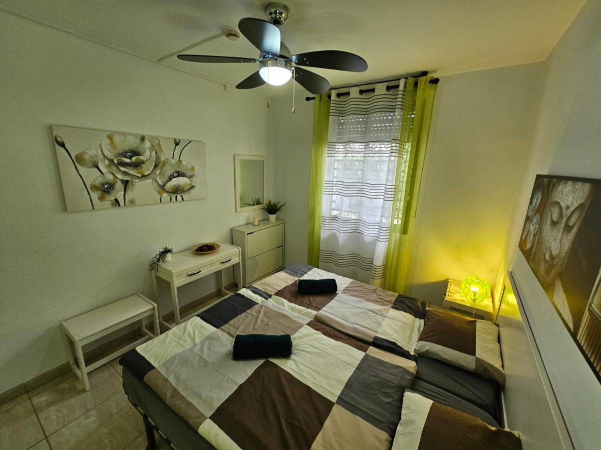 Casa Palmera 3 Only 150 Metres To The Beach, Heated Pool, Wifi, Sat-tv, Balcony Apartment
