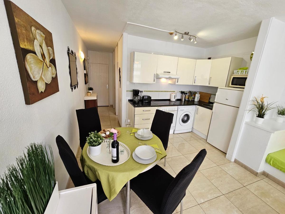 Casa Palmera 3 Only 150 Metres To The Beach, Heated Pool, Wifi, Sat-tv, Balcony * Arona (Tenerife)
