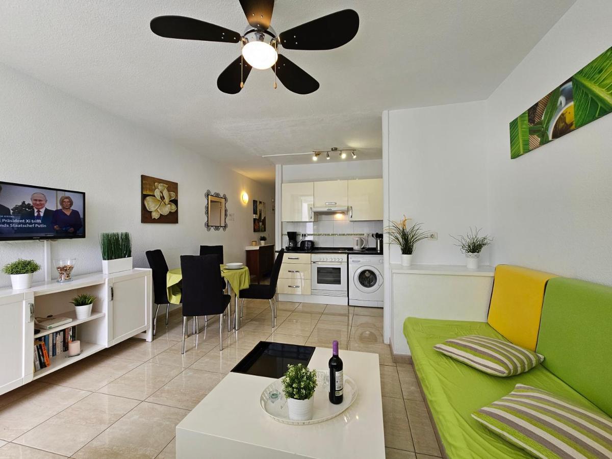 Casa Palmera 3 Only 150 Metres To The Beach, Heated Pool, Wifi, Sat-tv, Balcony Apartment *