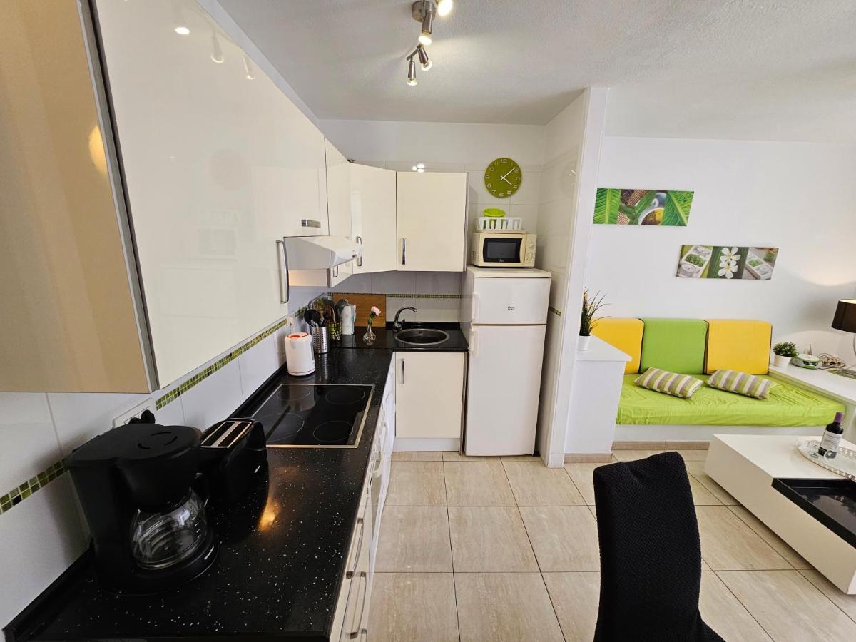 Casa Palmera 3 Only 150 Metres To The Beach, Heated Pool, Wifi, Sat-tv, Balcony Arona (Tenerife)
