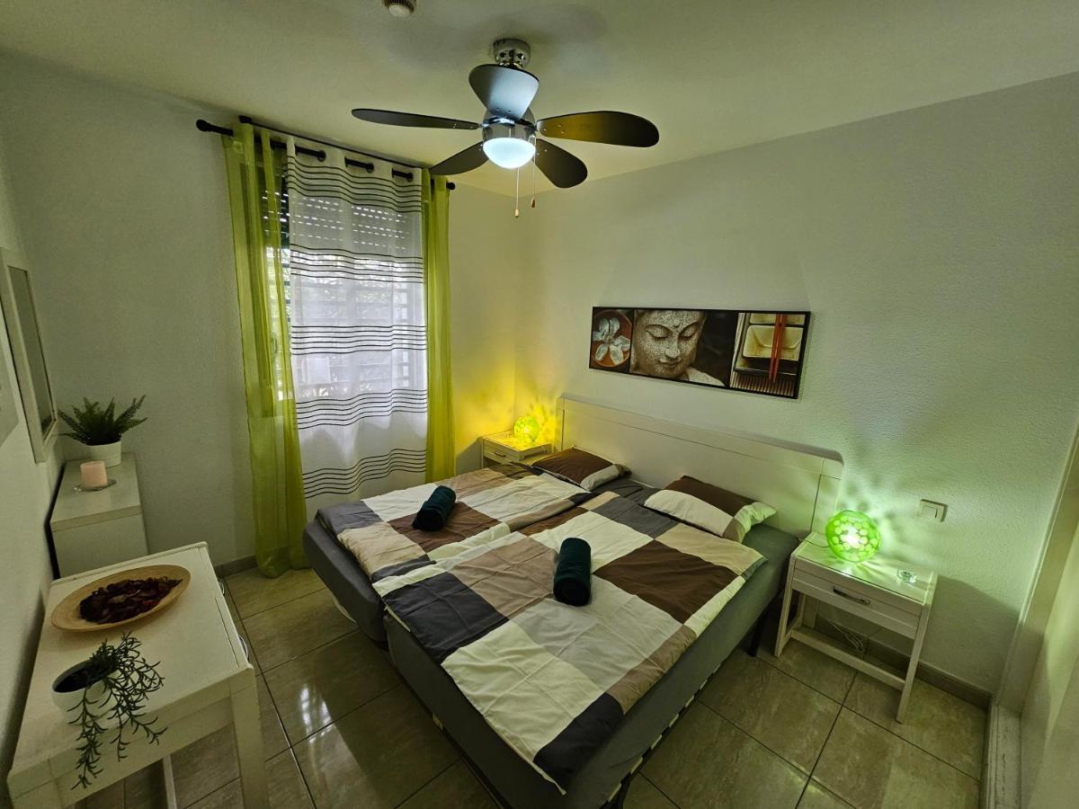 Casa Palmera 3 Only 150 Metres To The Beach, Heated Pool, Wifi, Sat-tv, Balcony Apartment *