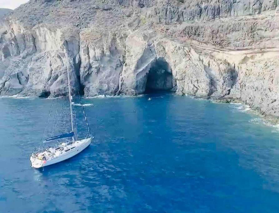 Bateau-hôtel Brego, Velero Santa-Cruz de Ténérife