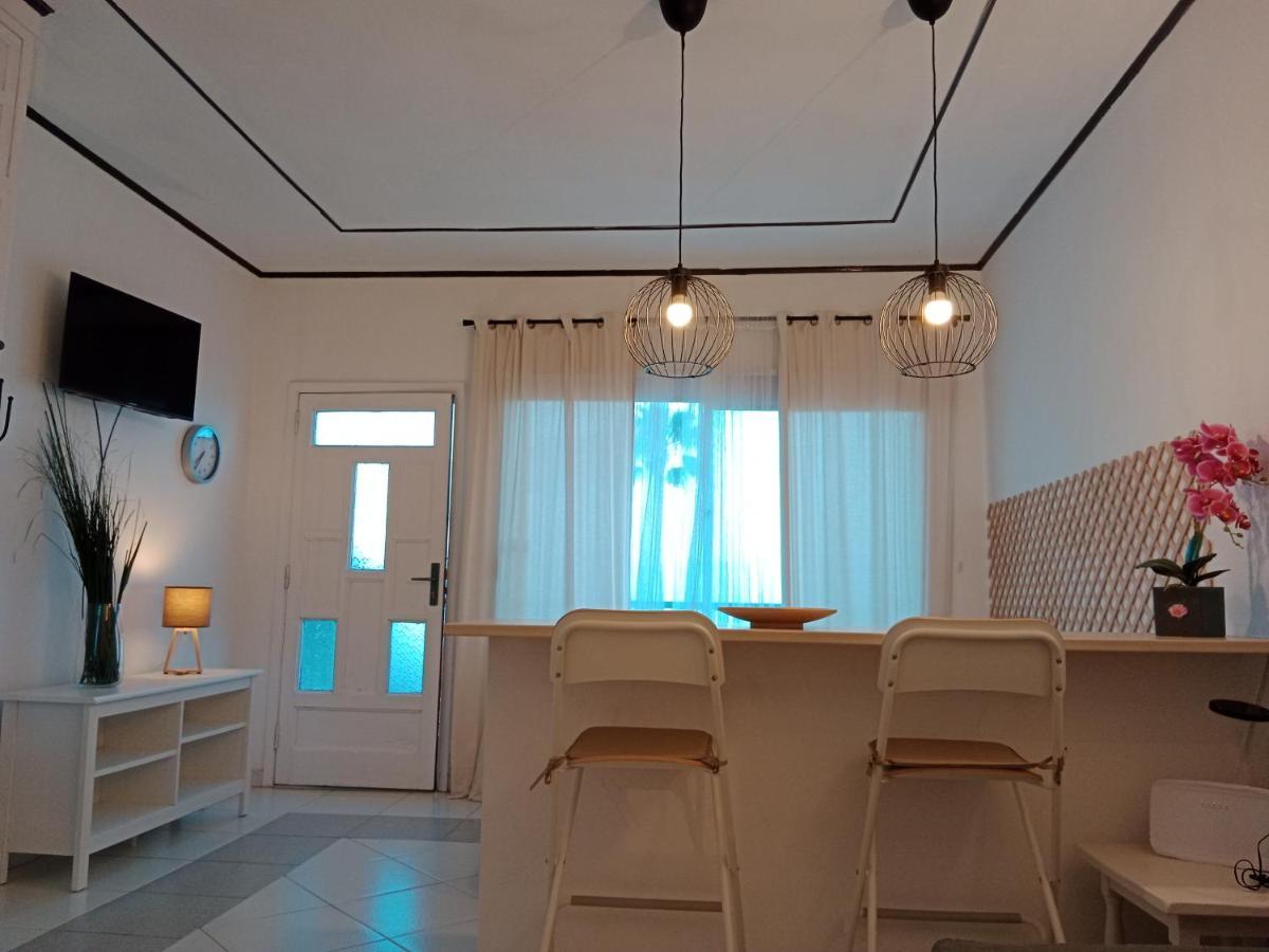 Studio Sea Front View & Pool *
