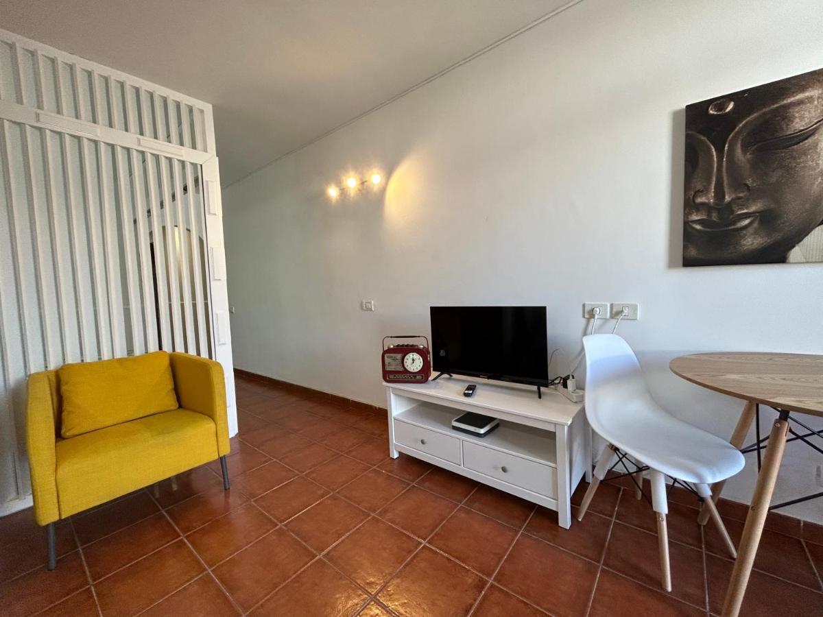 Practical And Cozy In Southern Arona *