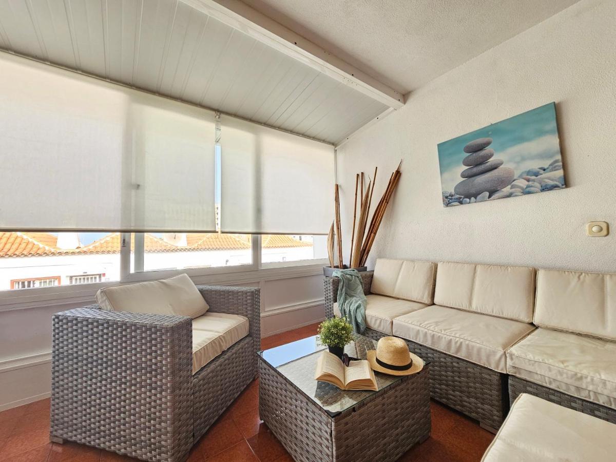 Holidays & Pool ,aircond , Americas