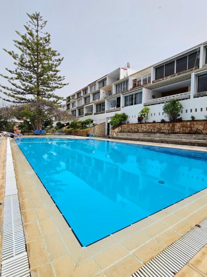Holidays & Pool ,aircond , Americas