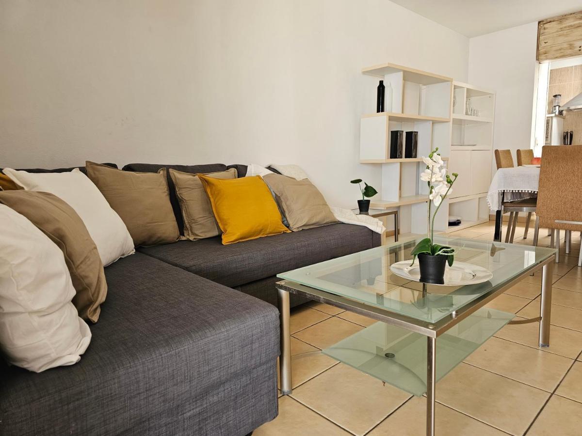 Holidays & Pool ,aircond , Americas Apartment