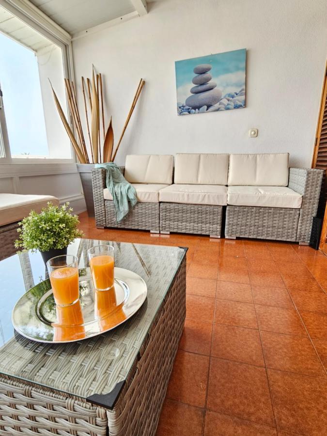 Holidays & Pool ,aircond , Americas Apartamento
