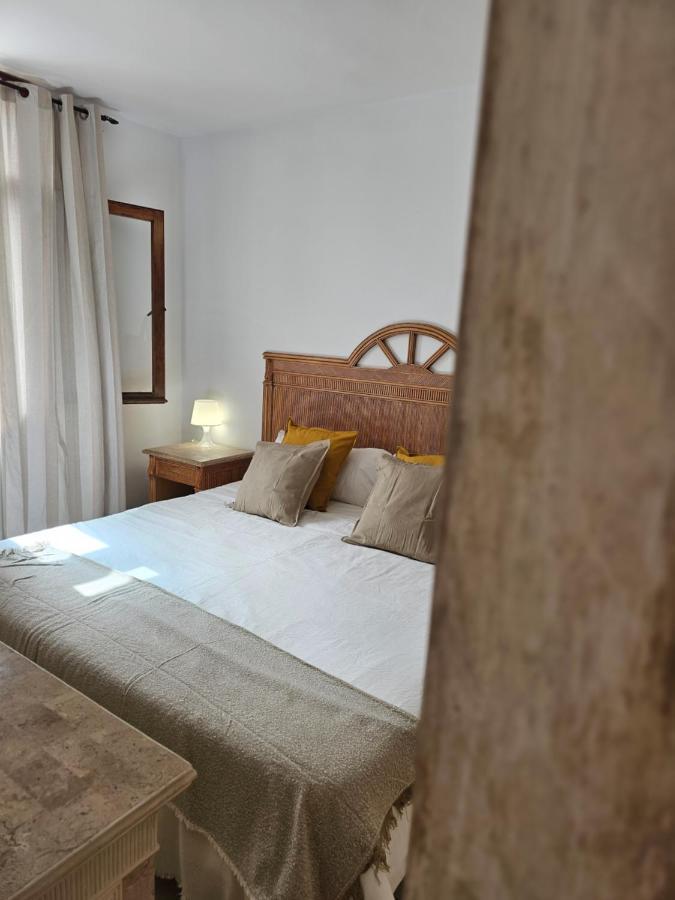 Holidays & Pool ,aircond , Americas Apartment