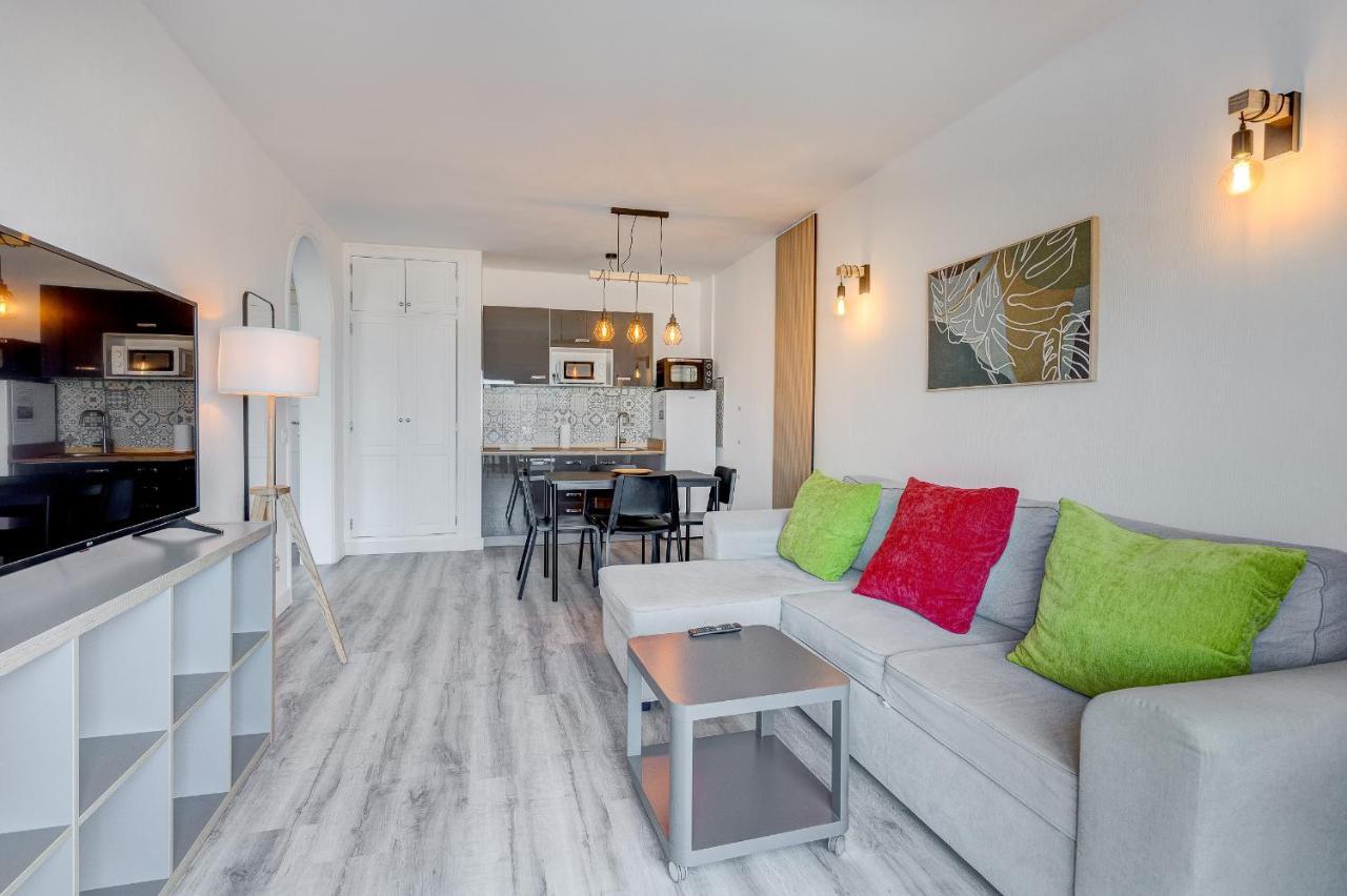 Bright And Modern In Apartment *