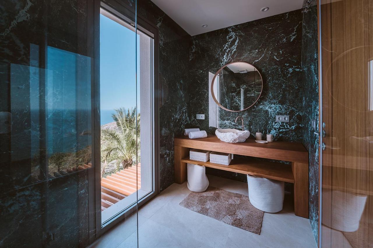 Villa Serenity On The Cliff With Climatized Pool