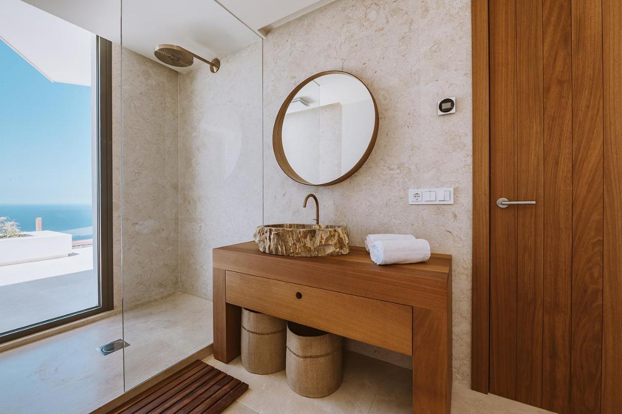 Villa Serenity On The Cliff With Climatized Pool