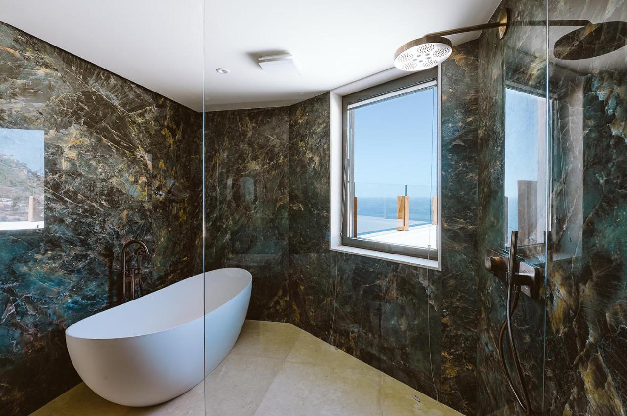 Serenity On The Cliff With Climatized Pool