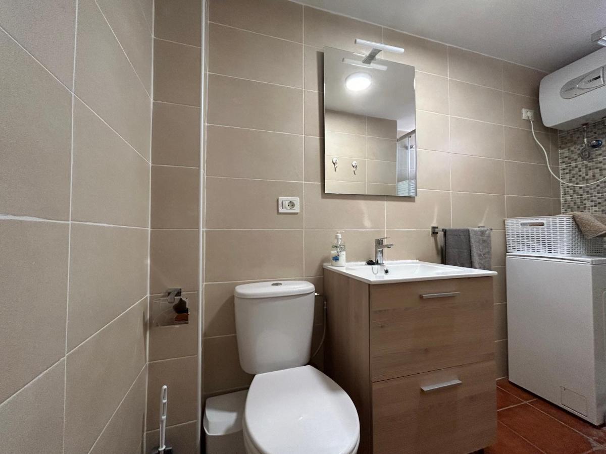 Practical And Cozy In Southern Arona *