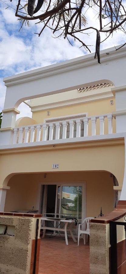 The Palms 2 Bed Duplex With Pool View Apartment *
