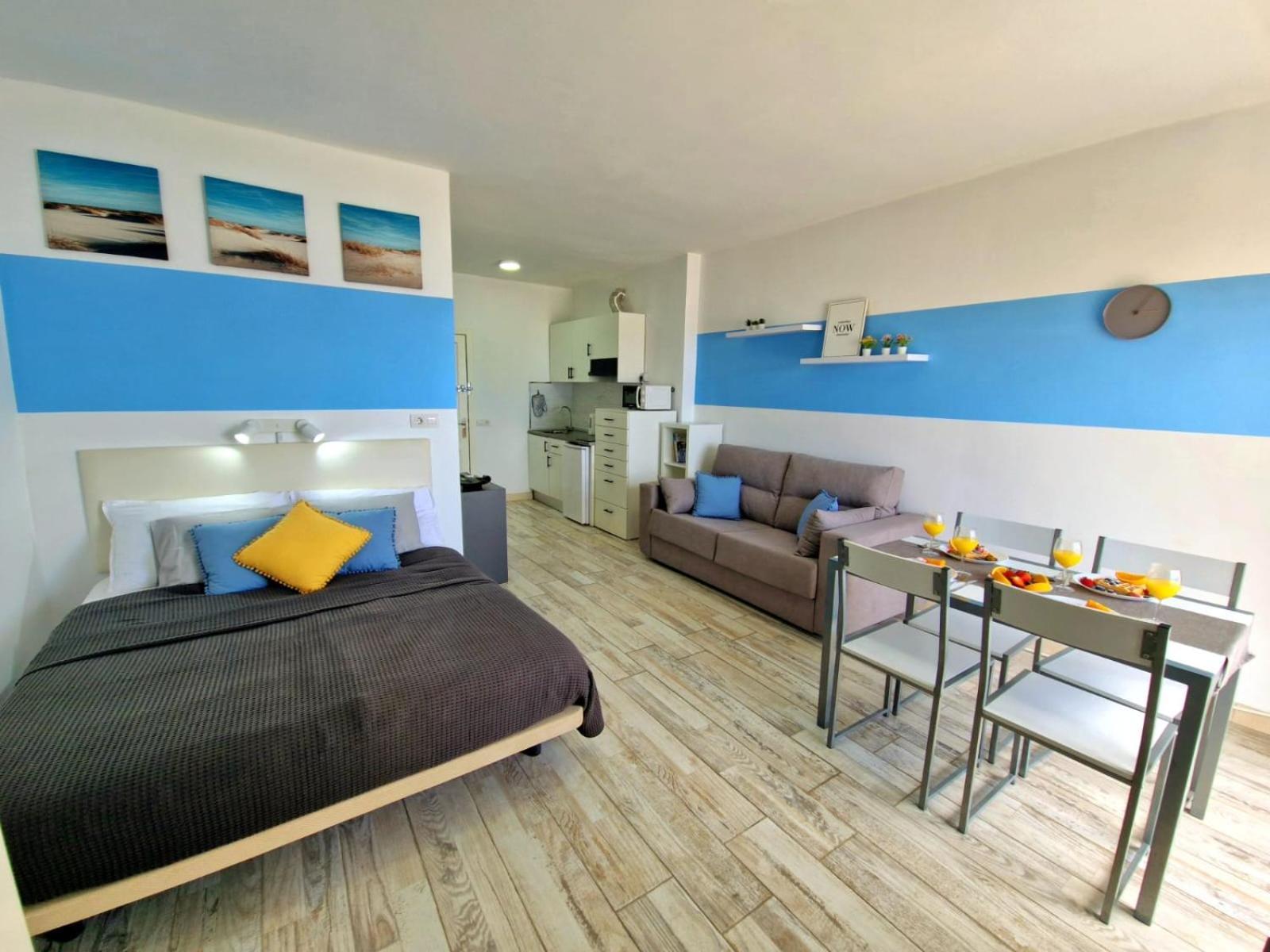 Lovely Blue With Ocean View And Pool, Paraiso 918 Holiday home