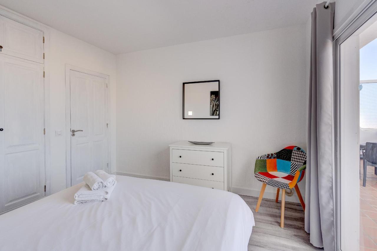 Bright And Modern In Apartment *