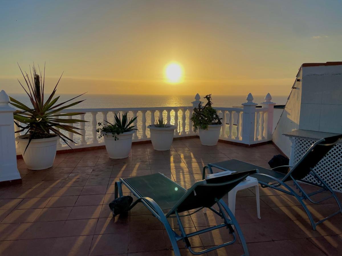 1st Line Sea View & Rooftop - Arena Apartment