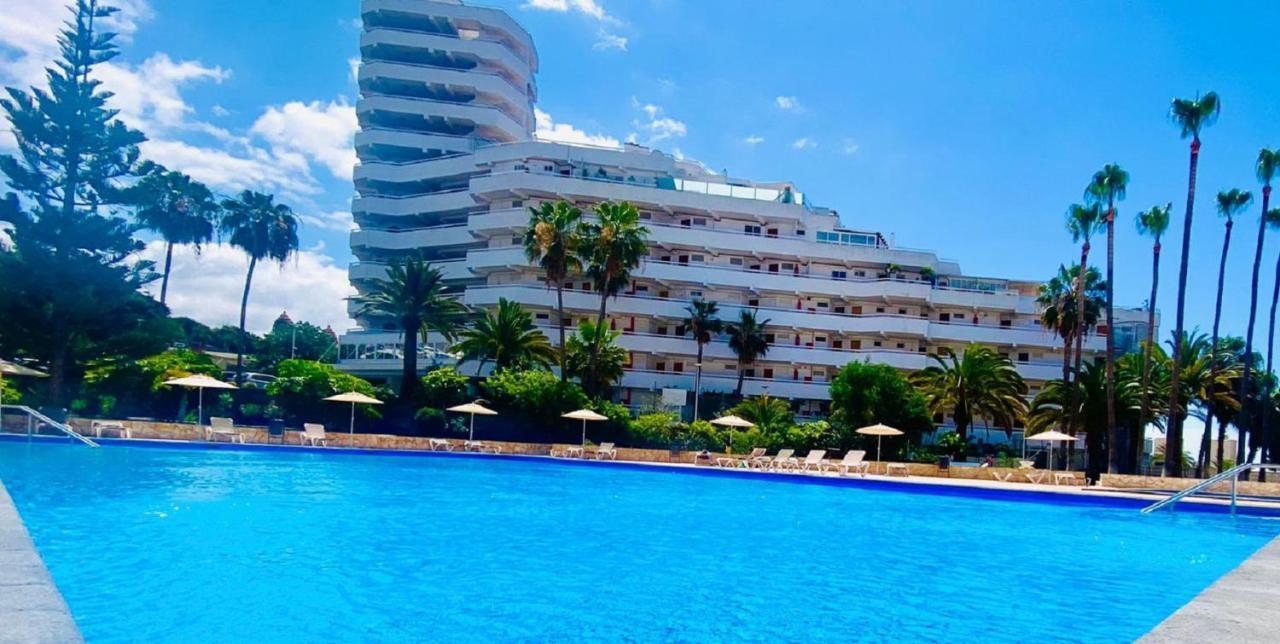 Beach And Pool In Appartement *