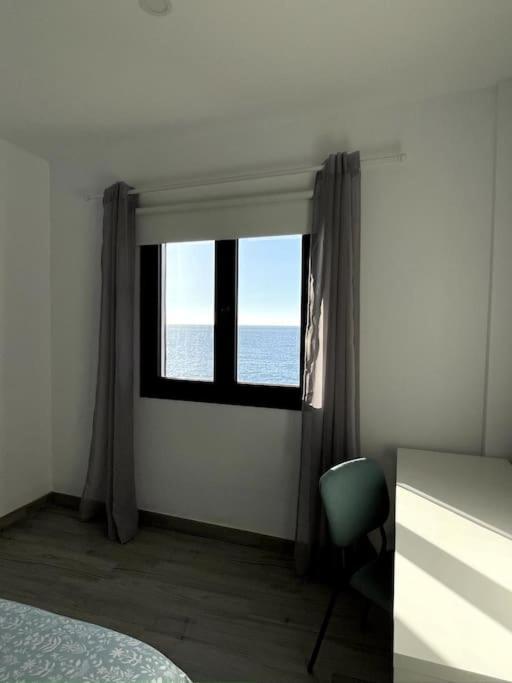 Moderno Frente Al Mar Apartamento