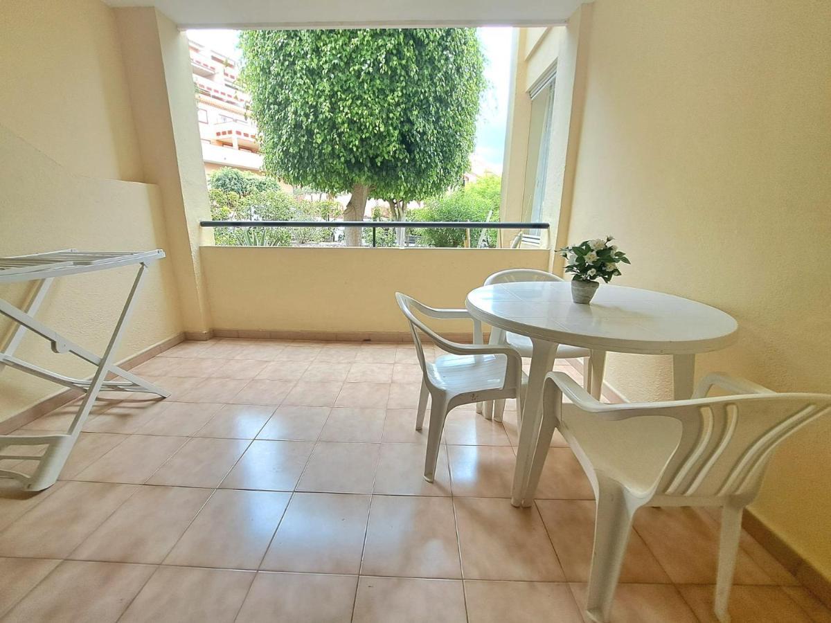 Bonito Estudio En Cristianos En Complejo Con Piscina Y Cerca De Playa Los Cristianos (Tenerife)