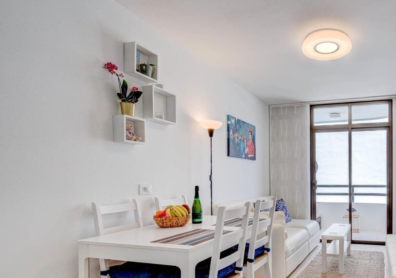 Stylish Flat And Pool With 3 Rooms, Sleeps 6, Cristianos Apartment *