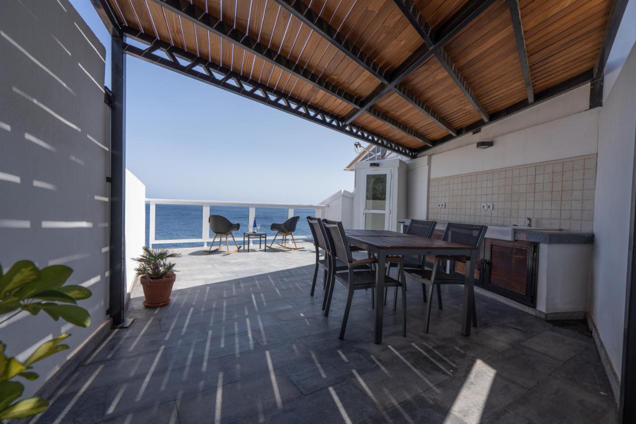 Beachhouse With Amazing Terrace Next To The Ocean