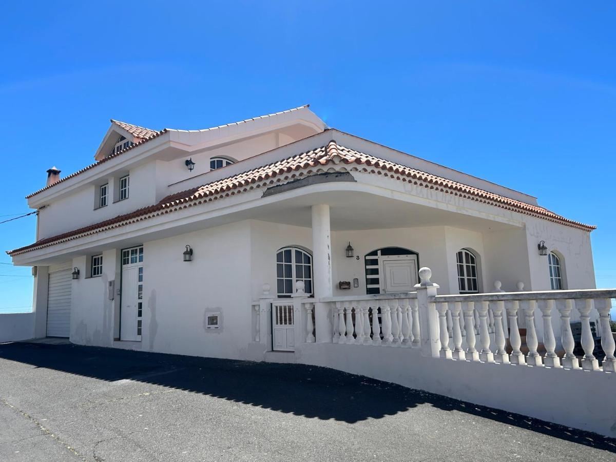 Casa Abona, Precioso Atico Con Wifi Gratis Y Vistas Increibles Al Mar Y La Montana Apartment