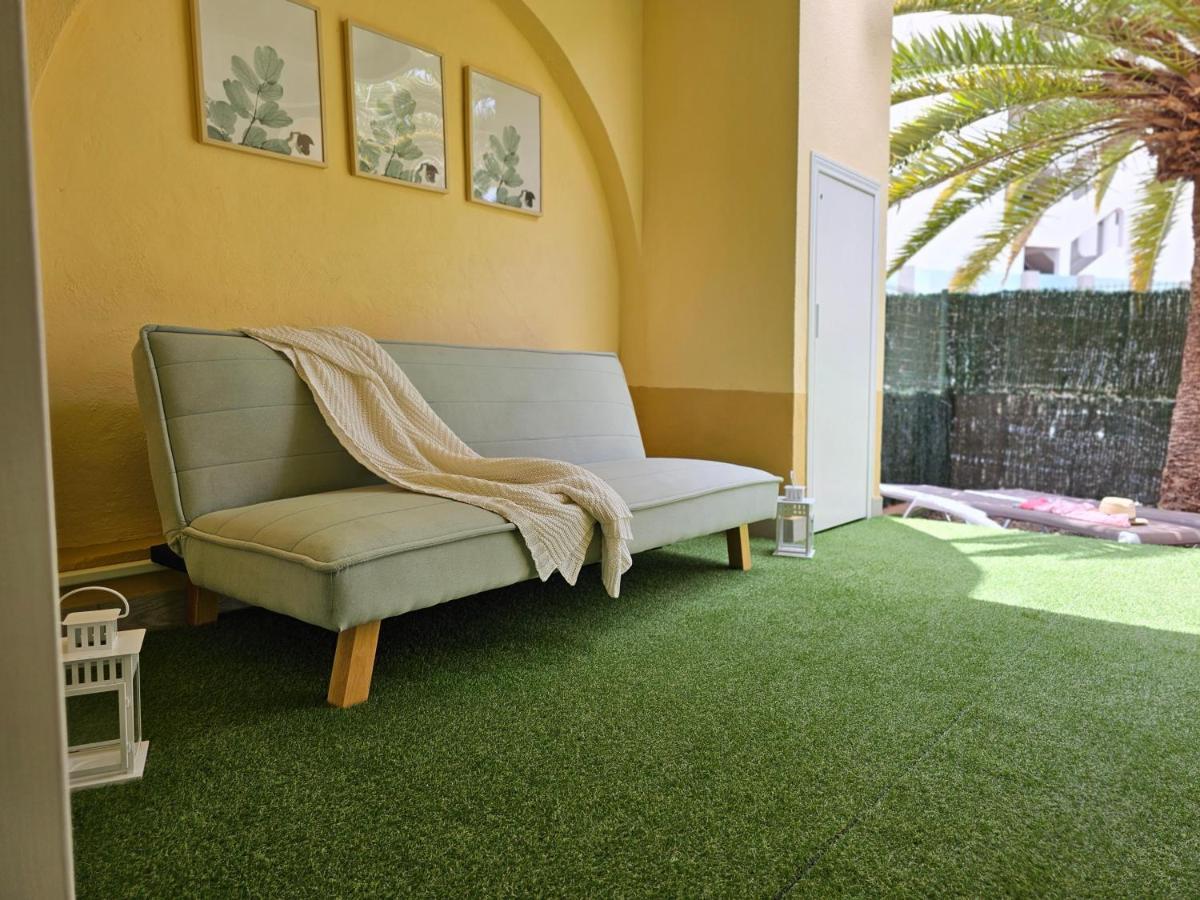 & Refreshing Pool Holidays Air-conditioning , *