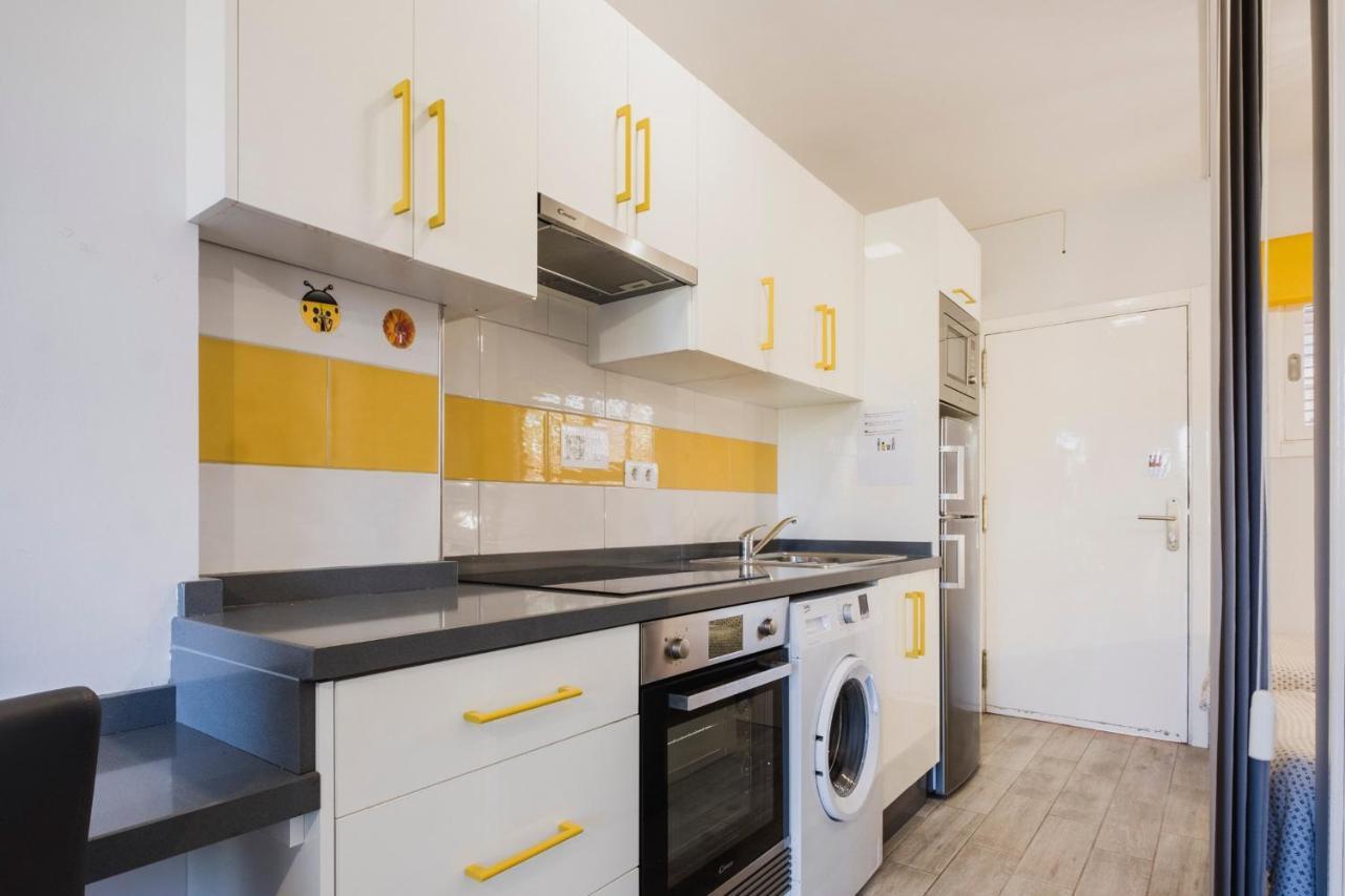 With Balcony And Swimming Pool Apartamento