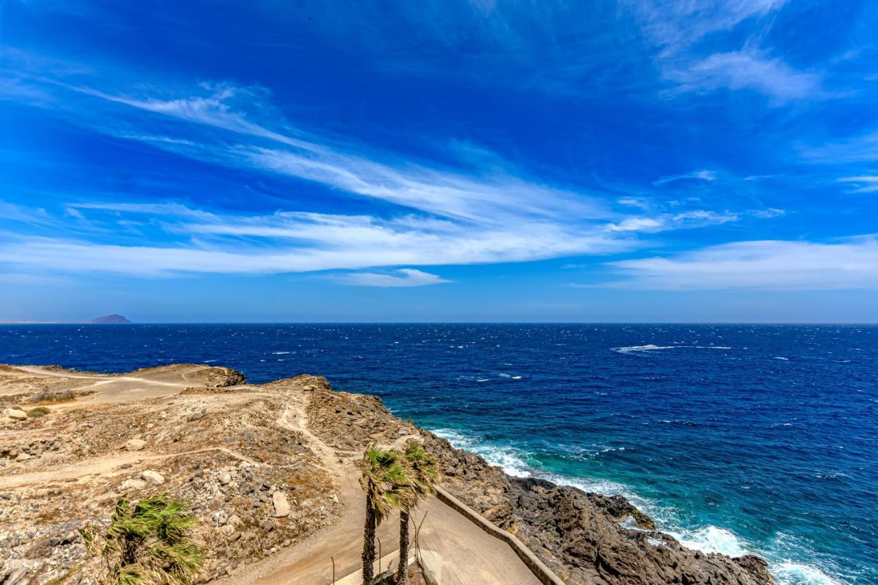 In Front Of The Ocean, Espectacular View, Pool And Wifi Apartment Costa Del Silencio