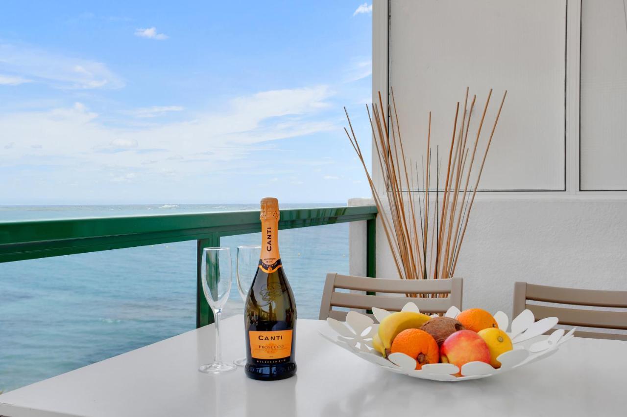 Appartement Stunning Holidays, Large Terrace On The Sea *