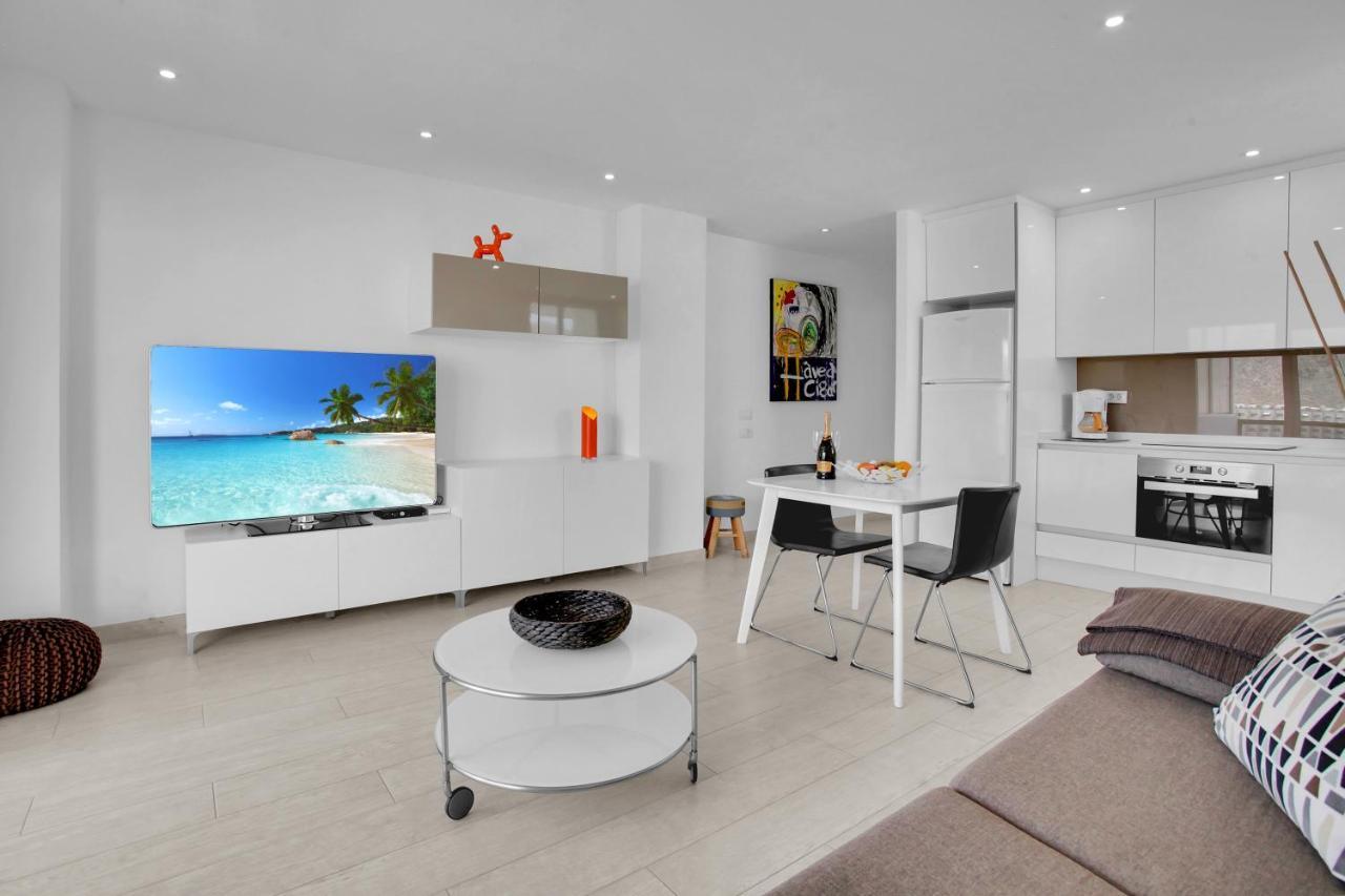 Stunning Holidays, Large Terrace On The Sea * Los Cristianos (Tenerife)