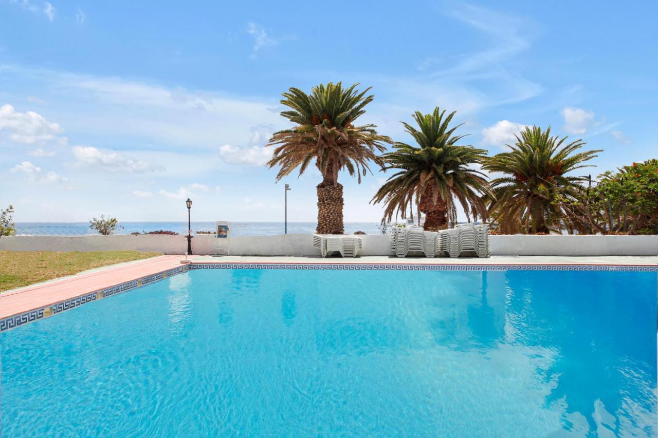 Stunning Holidays, Large Terrace On The Sea Appartement *