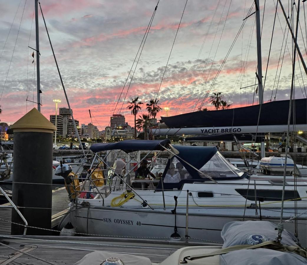 Bateau-hôtel Brego, Velero