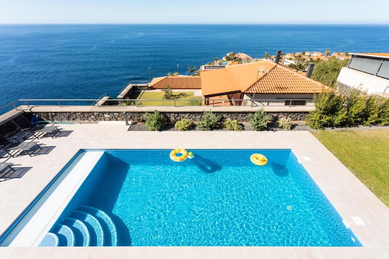 Prime Sea And Mountain Views With Pool