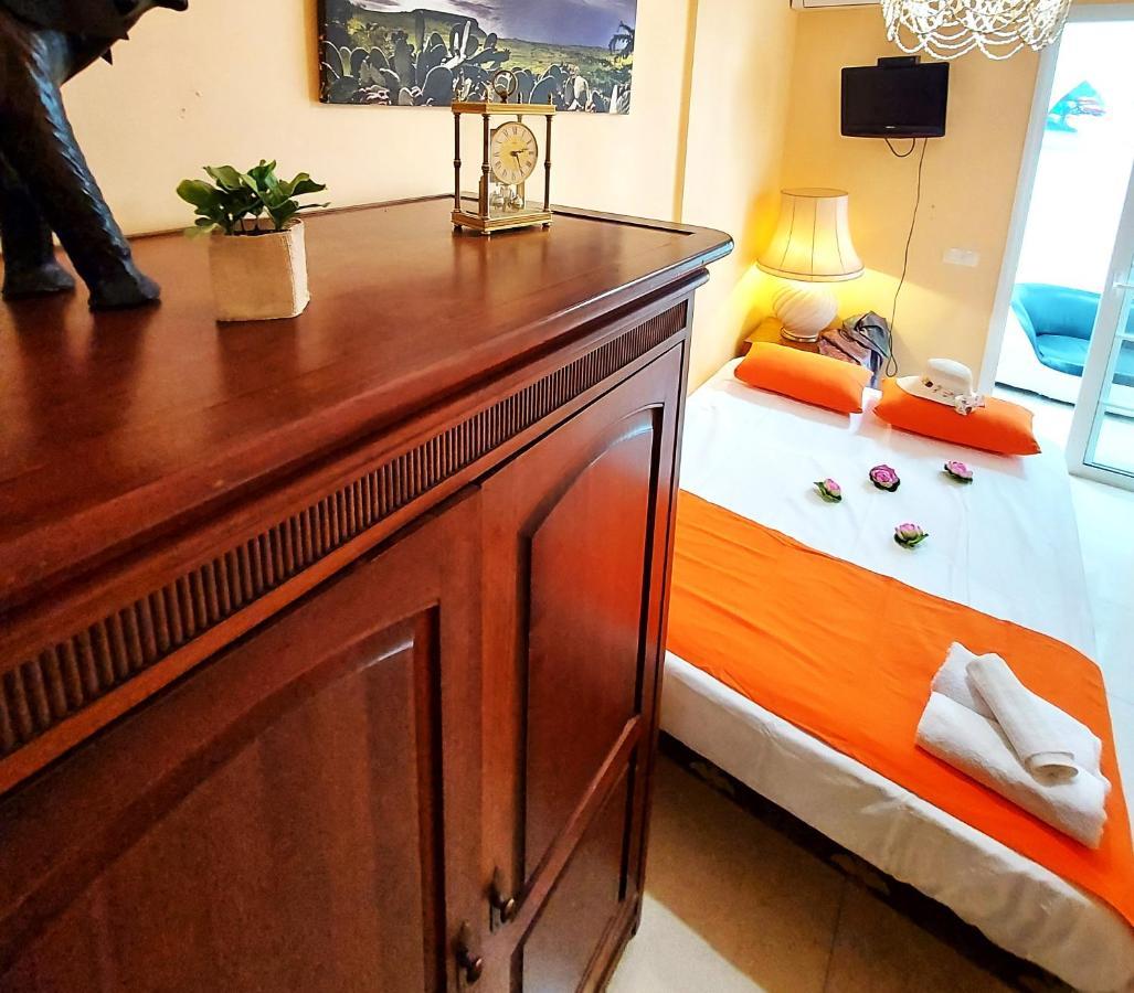 Adeje House 2 Bedrooms, Wifi Free Hébergement de vacances *