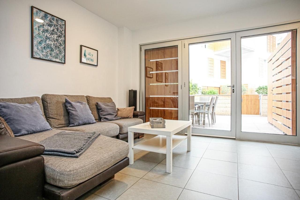 Sunny Duplex Martines *