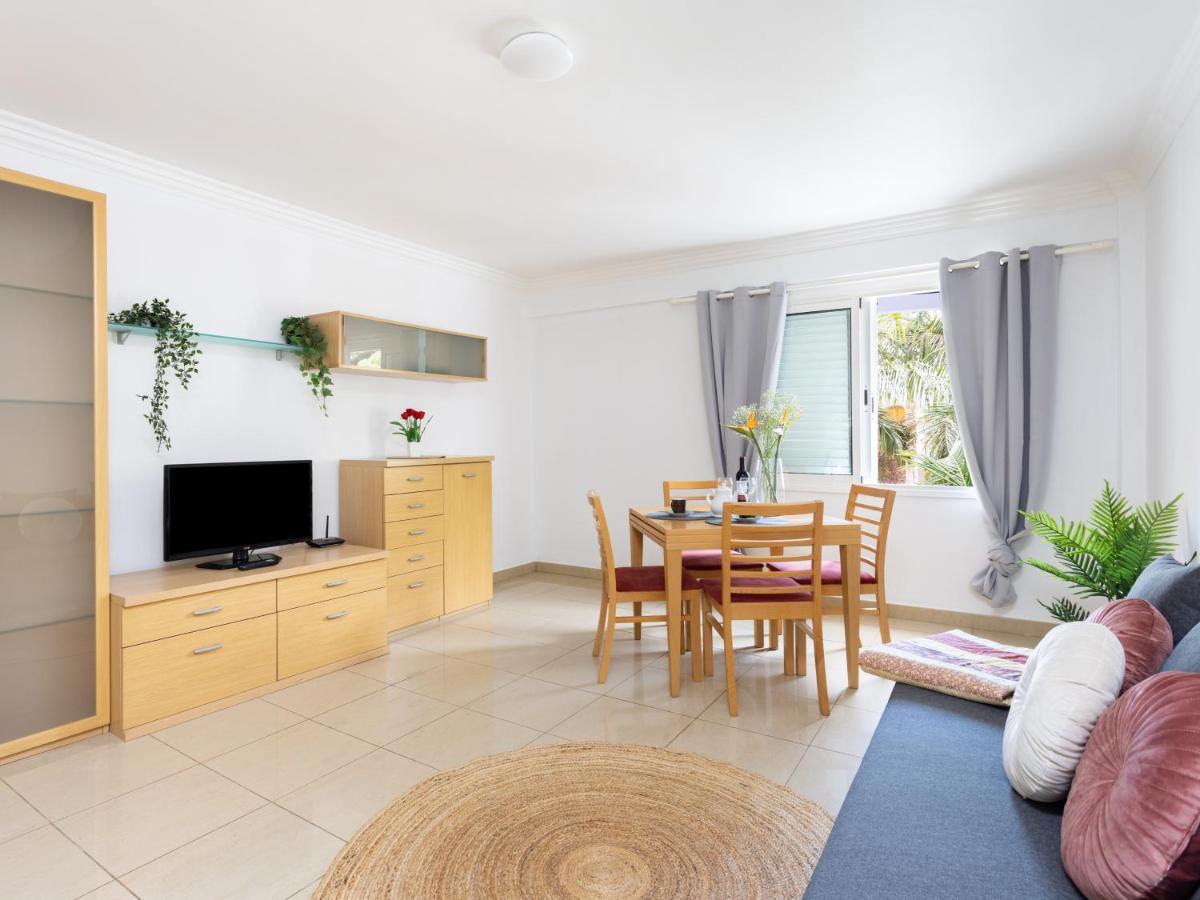 Live Cristianos Playeros Close To The Apartamento Arona (Tenerife)